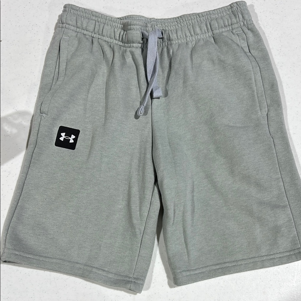 Under Armour Boys Jog Gray Shorts size M
